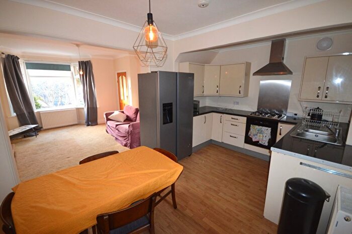 3 Bedroom Semi-Detached House To Rent In Wisewood Lane, Sheffield, South Yorkshire, S6