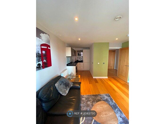 1 Bedroom Flat To Rent In Watermans Place, Leeds, LS1