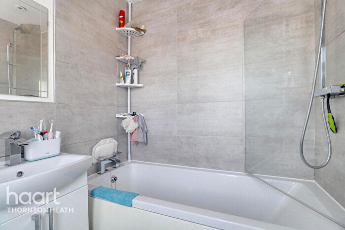 2 Bedroom Flat For Sale In Livingstone Road, Thornton Heath, CR7