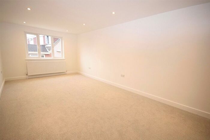 6 Bedroom Detached House To Rent In Brook Road, Bristol, BS16