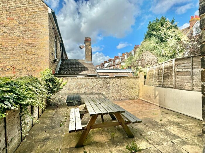 1 Bedroom Apartment For Sale In Marshall Street, Folkestone, Kent, CT19