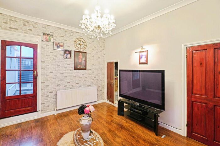 3 Bedroom Terraced House For Sale In Farcroft Avenue, Birmingham, B21
