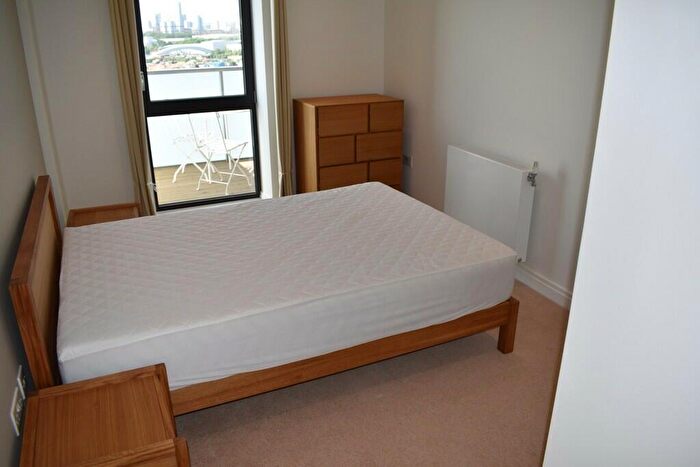 2 Bedroom Apartment To Rent In New Village Avenue, London, E14