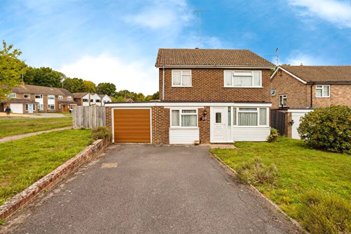 3 Bedroom Detached House For Sale In Wealdon Close, Southwater, Horsham, RH13