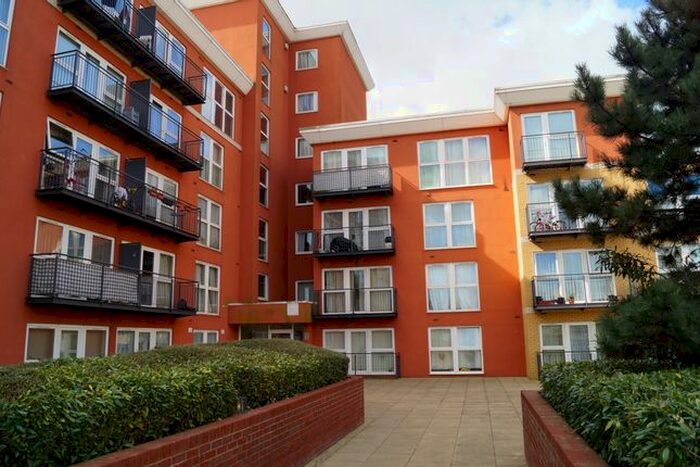 2 Bedroom Flat To Rent In Monarch Way, Ilford, IG2
