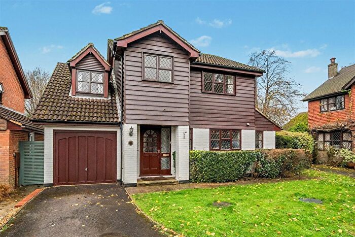 4 Bedroom Detached House For Sale In Bunch Way, Haslemere, GU27