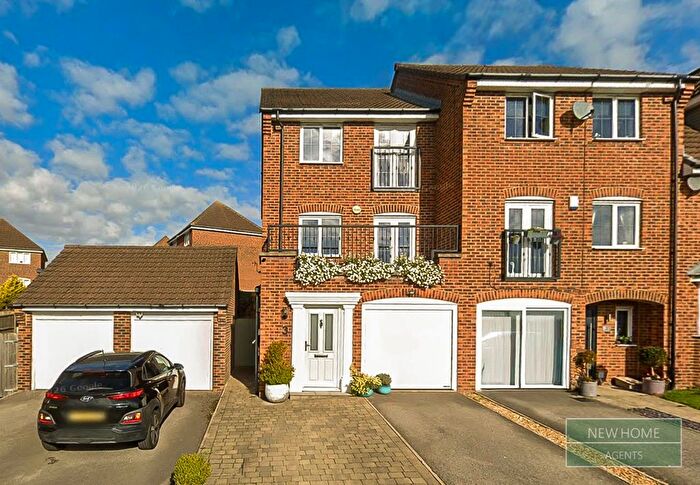 4 Bedroom End Of Terrace House For Sale In Sharp House Place, Middleton, Leeds, LS10
