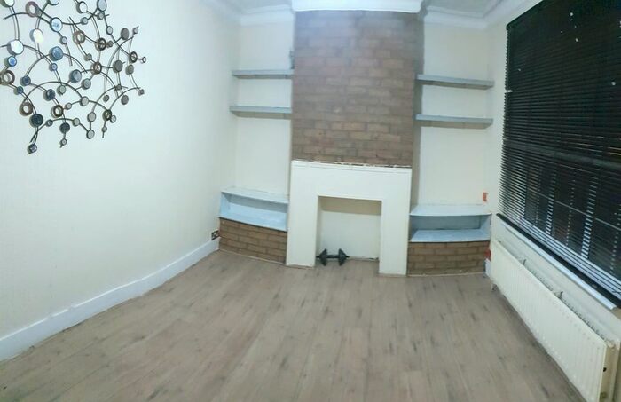3 Bedroom Terraced House To Rent In Garfield Road, Canning Town/Plaistow, E13