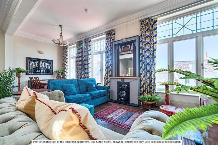 1 Bedroom Apartment For Sale In South Street, Bridport, DT6