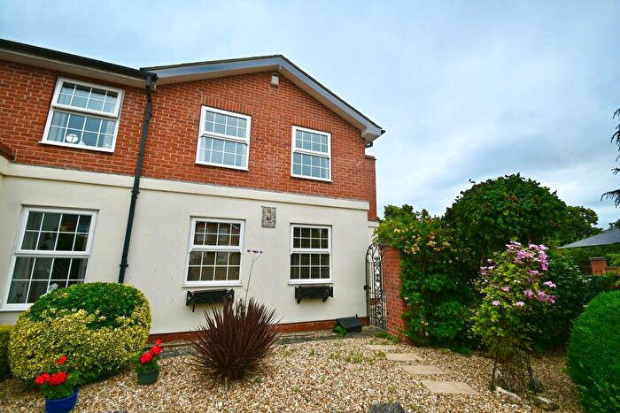 3 Bedroom End Of Terrace House To Rent In Belgrave Court, Bawtry, Doncaster, DN10