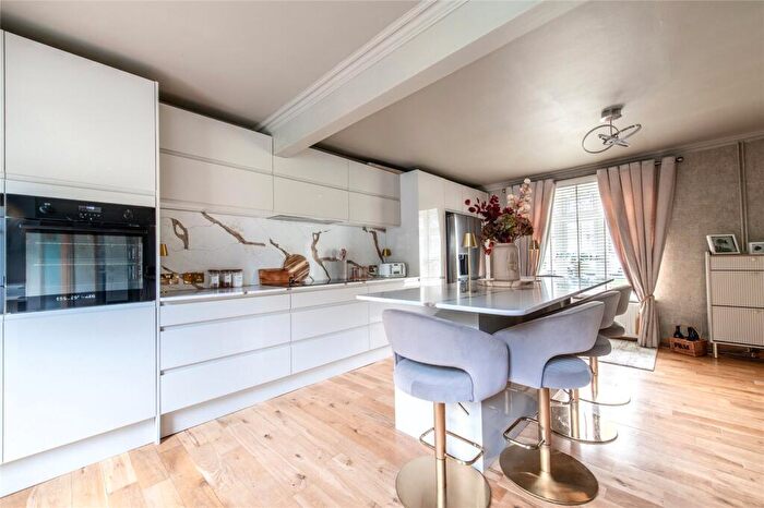 5 Bedroom Semi Detached House For Sale In Darnley Road, Strood, Rochester, Kent, ME2