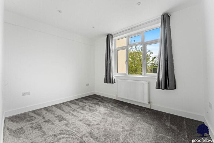2 Bedroom Apartment To Rent In Oakhill Road, Sutton, Surrey, SM1
