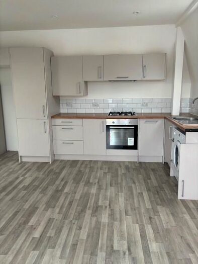 2 Bedroom Property To Rent In London Road, Leigh-On-Sea, SS9