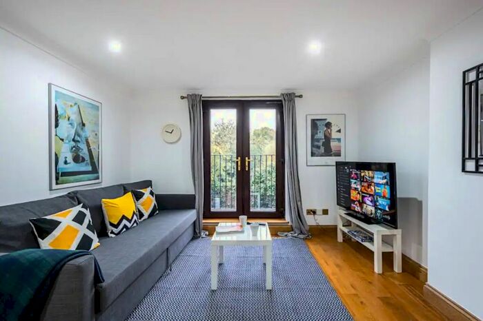 2 Bedroom Flat To Rent In Grove Vale, London, SE22