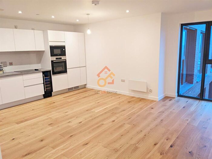 2 Bedroom Flat To Rent In The Axium, Windmill Street, Birmingham, B1
