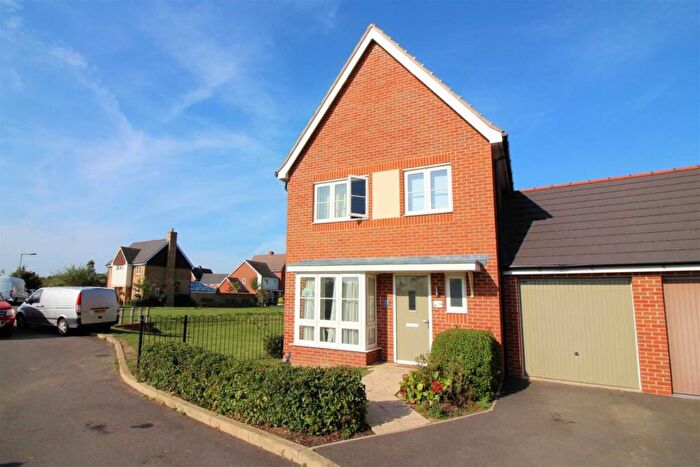3 Bedroom Detached House To Rent In Pershore Way, Aylesbury, HP18