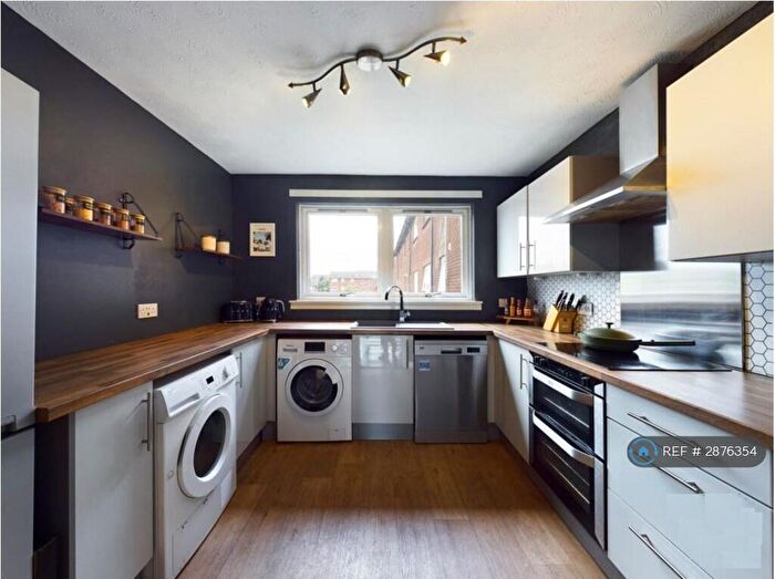 2 Bedroom Flat To Rent In Newhall Street, Glasgow, G40