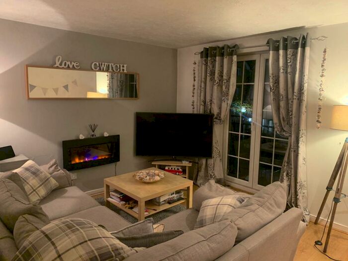 2 Bedroom Apartment To Rent In Claymore Place, Cardiff, CF11