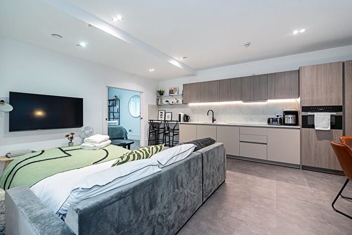 3 Bedroom Flat To Rent In Brondesbury Road, London, NW6