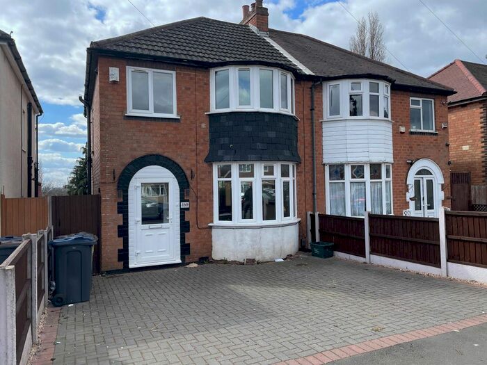 3 Bedroom Semi-Detached House To Rent In Hawthorn Road, Kinstanding, Birmingham, West Midlands, B44