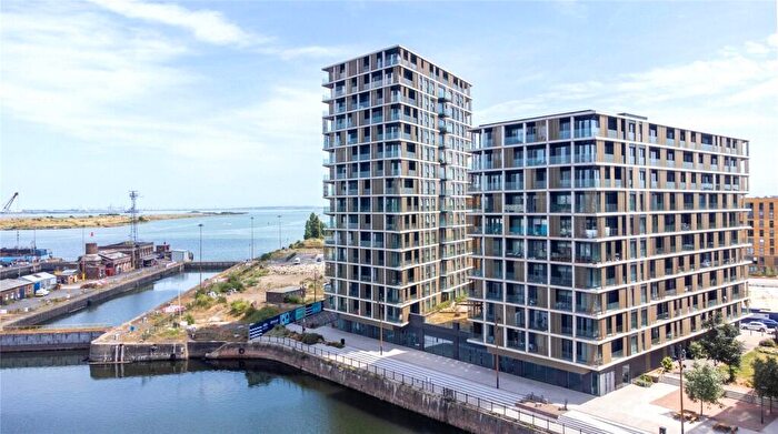 2 Bedroom Flat For Sale In Gillingham Gate Road, Chatham, Kent, ME4