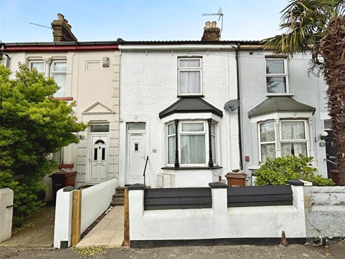 3 Bedroom Terraced House For Sale In Ingram Road, Gillingham, ME7