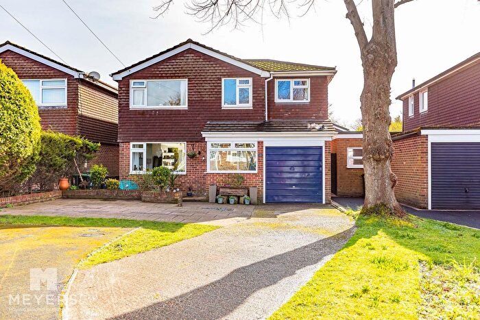 4 Bedroom Detached House For Sale In Emily Close, Christchurch, BH23