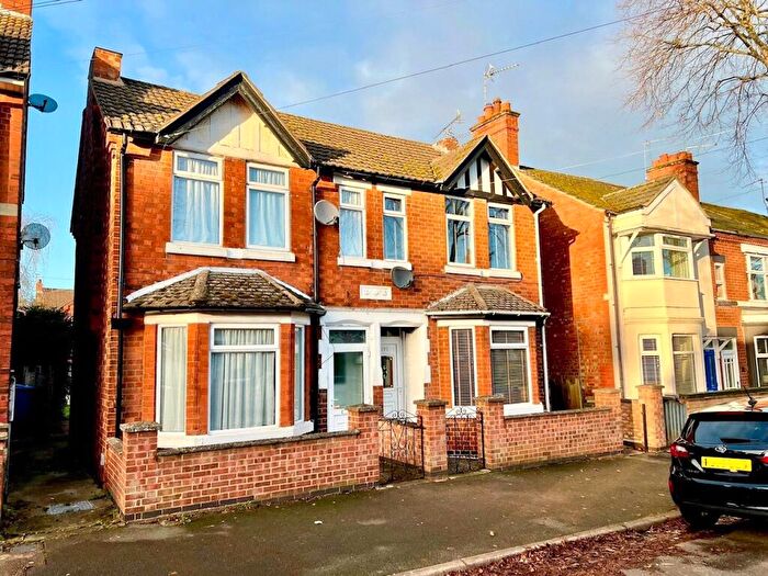 3 Bedroom Semi Detached House To Rent In Kingsley Avenue, Kettering, Northamptonshire, NN16