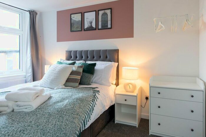 1 Bedroom Flat To Rent In Whitchurch Road, Cardiff, CF14