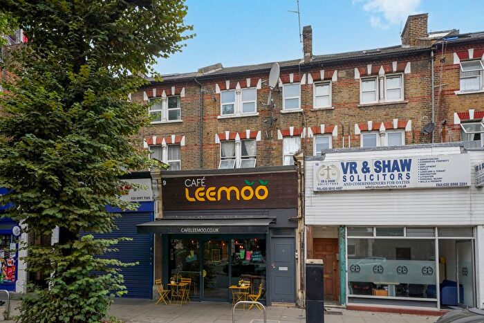 2 Bedroom Flat To Rent In The Avenue, West Ealing, W13