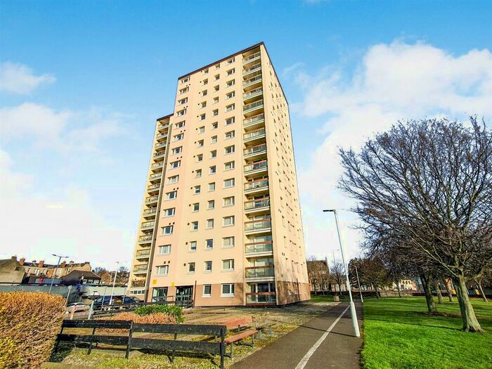 2 Bedroom Flat To Rent In Ravens Craig, Kirkcaldy, KY1