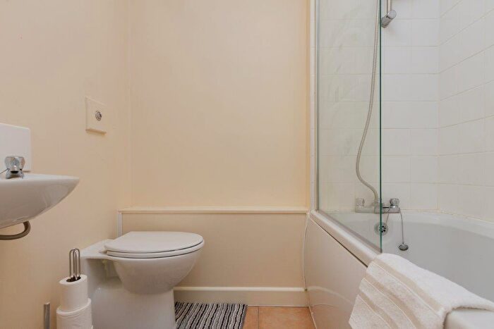 2 Bedroom Flat For Sale In Holland Road, Manchester, M8