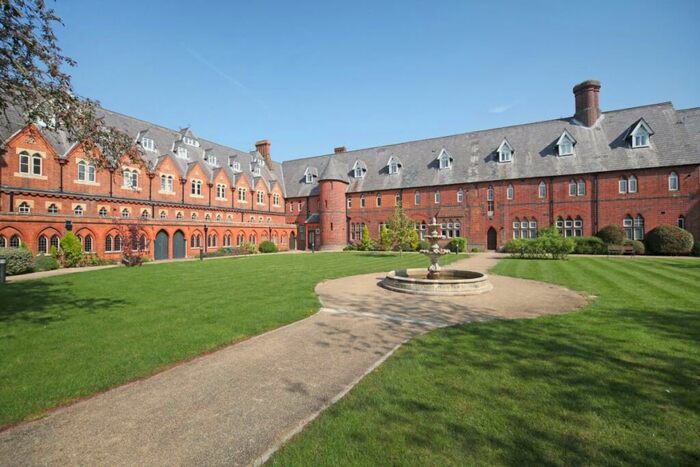 Flat To Rent In Hatch Lane Windsor, SL4