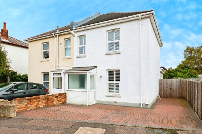 3 Bedroom Detached House For Sale In Ridley Road, Bournemouth, BH9
