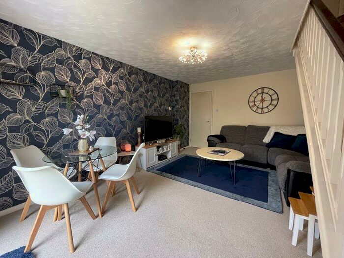 2 Bedroom House To Rent In Waterside Close, Gloucester, GL2