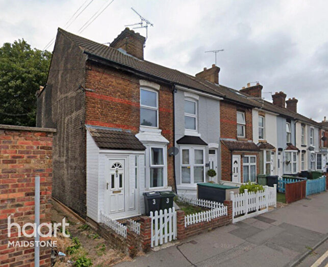 2 Bedroom End Of Terrace House To Rent In Holland Road, Maidstone, ME14