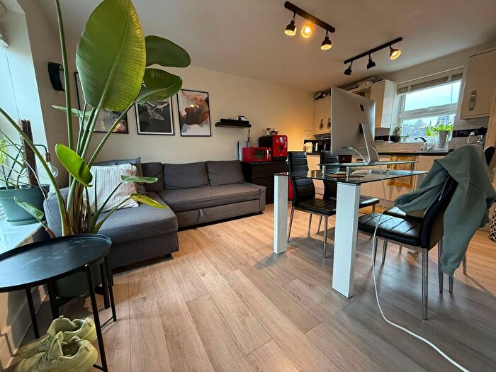 1 Bedroom Flat To Rent In Holloway Road, London, N19