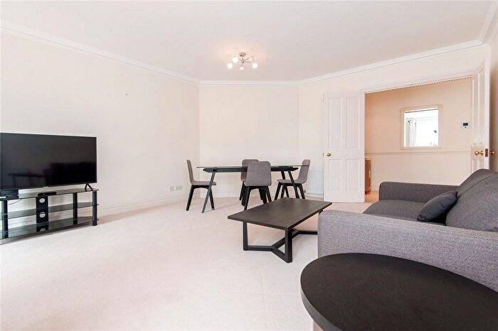 2 Bedroom Flat For Sale In Clevedon Road, Twickenham, TW1