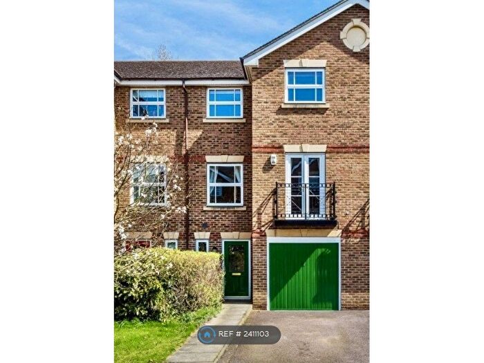 4 Bedroom Terraced House To Rent In Burns Close, Carshalton Beeches, SM5