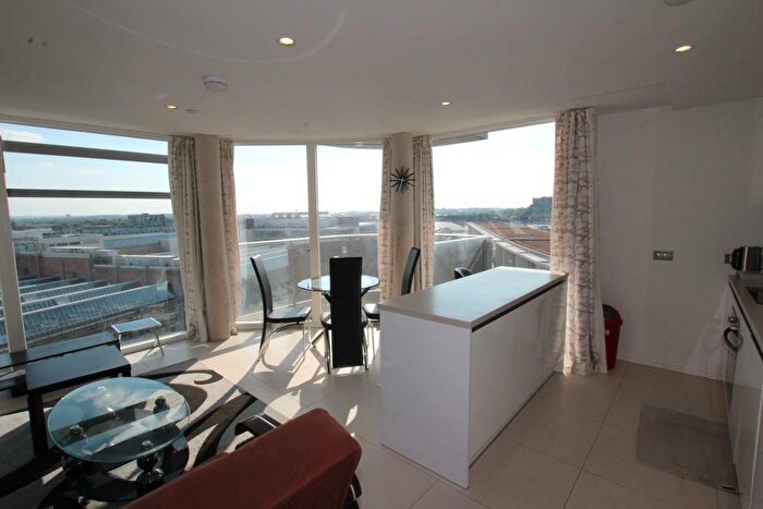 2 Bedroom Apartment To Rent In Canal Street, Nottingham, NG1