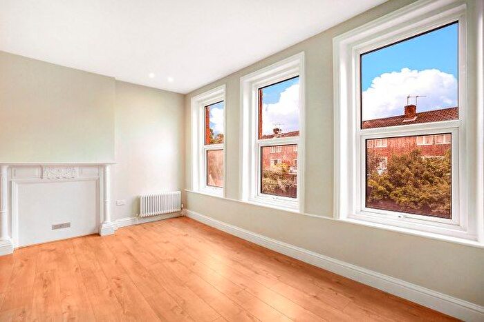 1 Bedroom Flat To Rent In St. Margarets Road, Twickenham, TW1