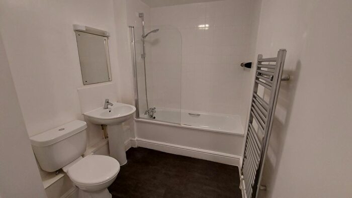 2 Bedroom Flat To Rent In Korda Close, Borehamwood, WD6
