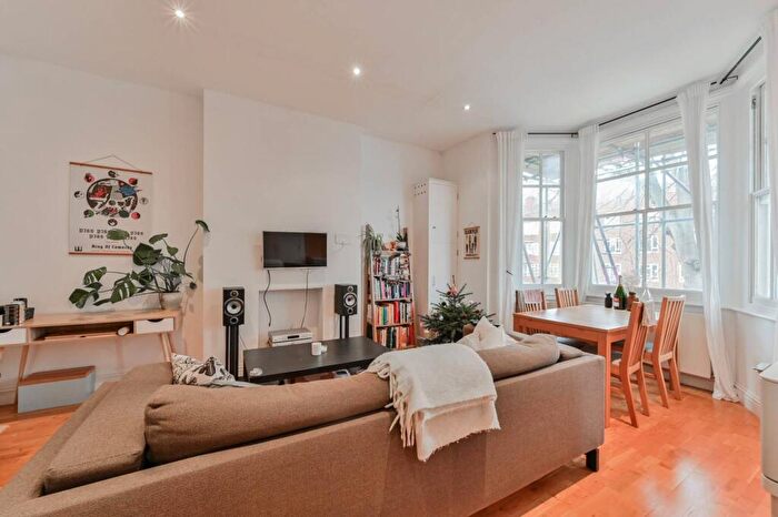 1 Bedroom Flat To Rent In Manor Road, Stoke Newington, London, N16