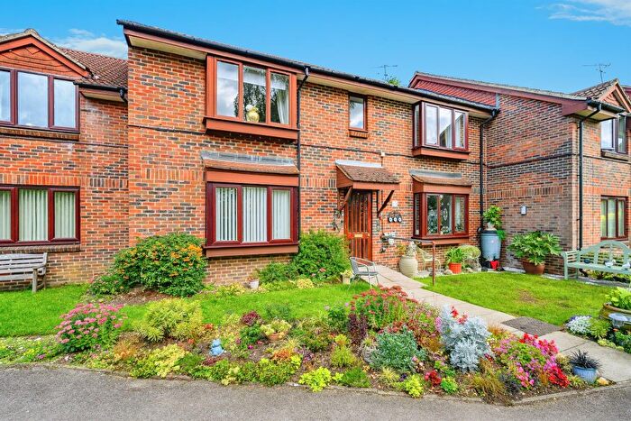 1 Bedroom Flat For Sale In The Grange, Abbots Langley, WD5