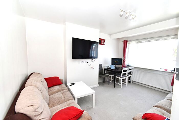 2 Bedroom Flat For Sale In Floriston Court, Whitton Avenue West, Northolt, UB5