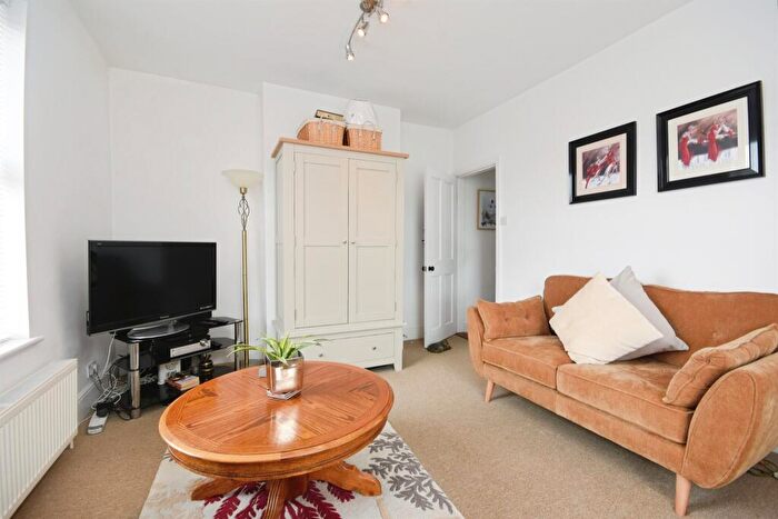 1 Bedroom Maisonette For Sale In Grove Road, Chelmsford, CM2