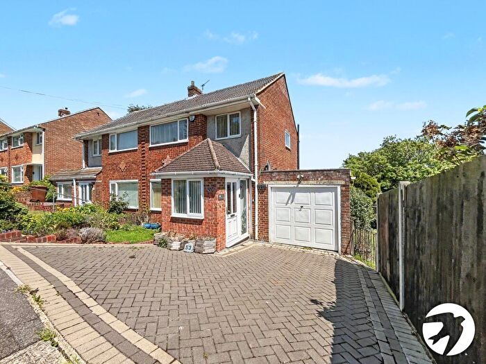 3 Bedroom Semi-Detached House For Sale In Sussex Drive, Walderslade, Kent, ME5
