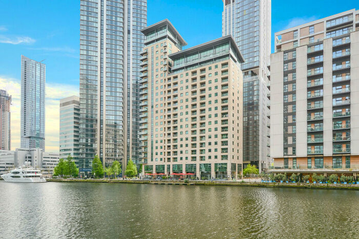 2 Bedroom Apartment To Rent In Discovery Dock Apartments East, Canary Wharf, E14