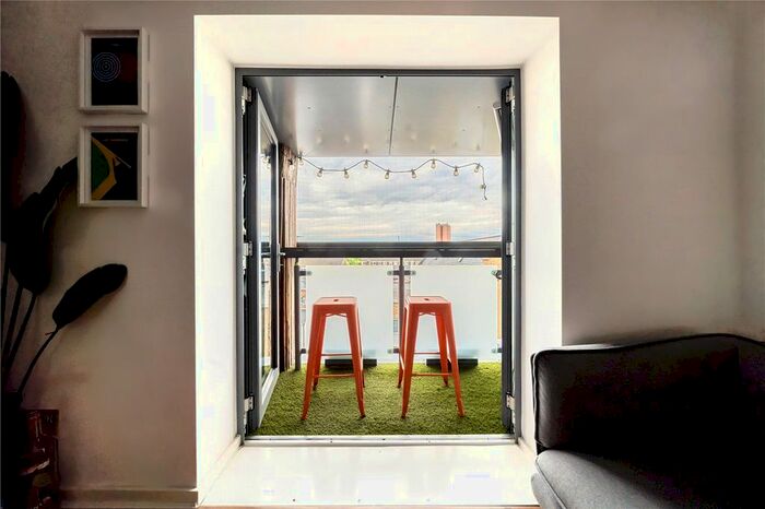 2 Bedroom Flat For Sale In Cardigan Road, London, E3