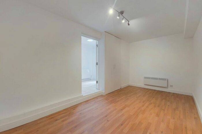 4 Bedroom Semi-Detached House To Rent In Lampeter Close, Kingsbury, London, NW9